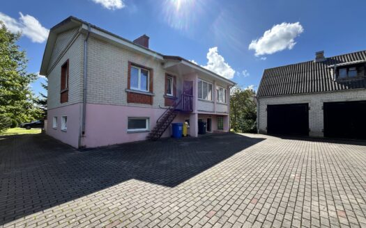 Parduodamas erdvus namas Joniškyje