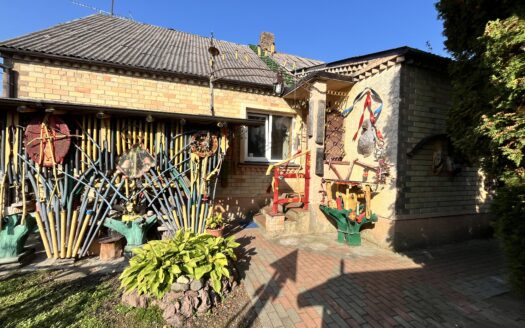 Parduodama išskirtinė sodyba Skaistgiryje, Joniškio rajone